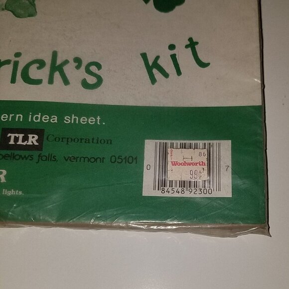 VTG St Patricks Day Kit 9x12 Green Construction Paper Pattern Idea Woolworth NOS - Picture 4 of 7